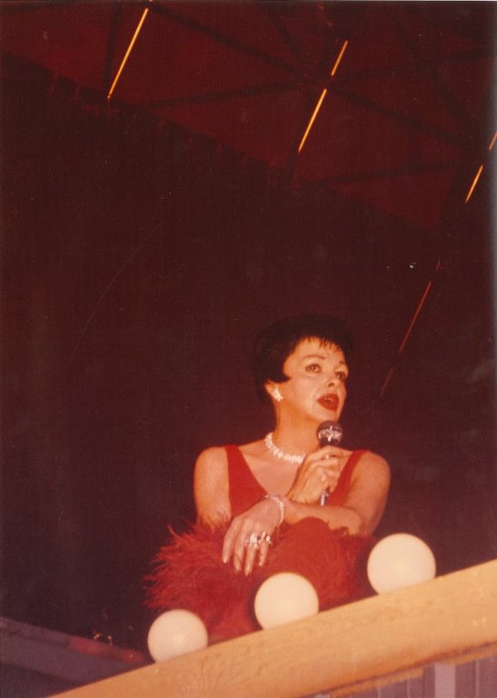 Judy Garland at the John F. Kennedy Stadium, Philadelphia, July 20, 1968.
Photo from the collection of Kim Lundgreen.